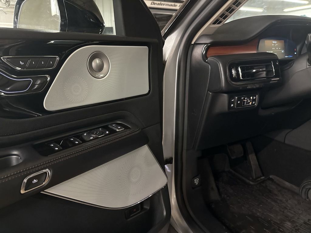 Used 2021 Lincoln Aviator Grand Touring w/ Equipment Group 302A image 15