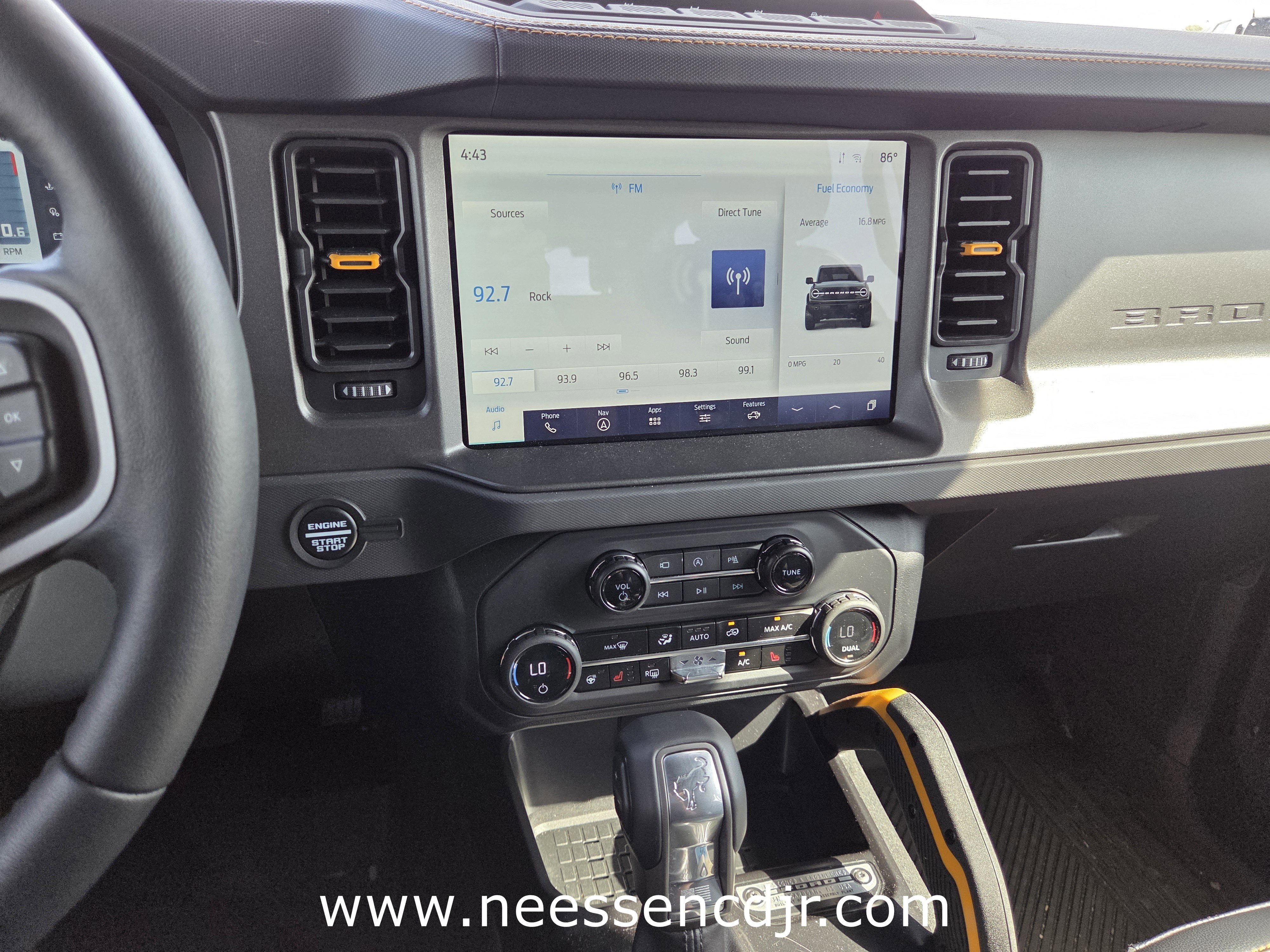 Used 2024 Ford Bronco Badlands image 8