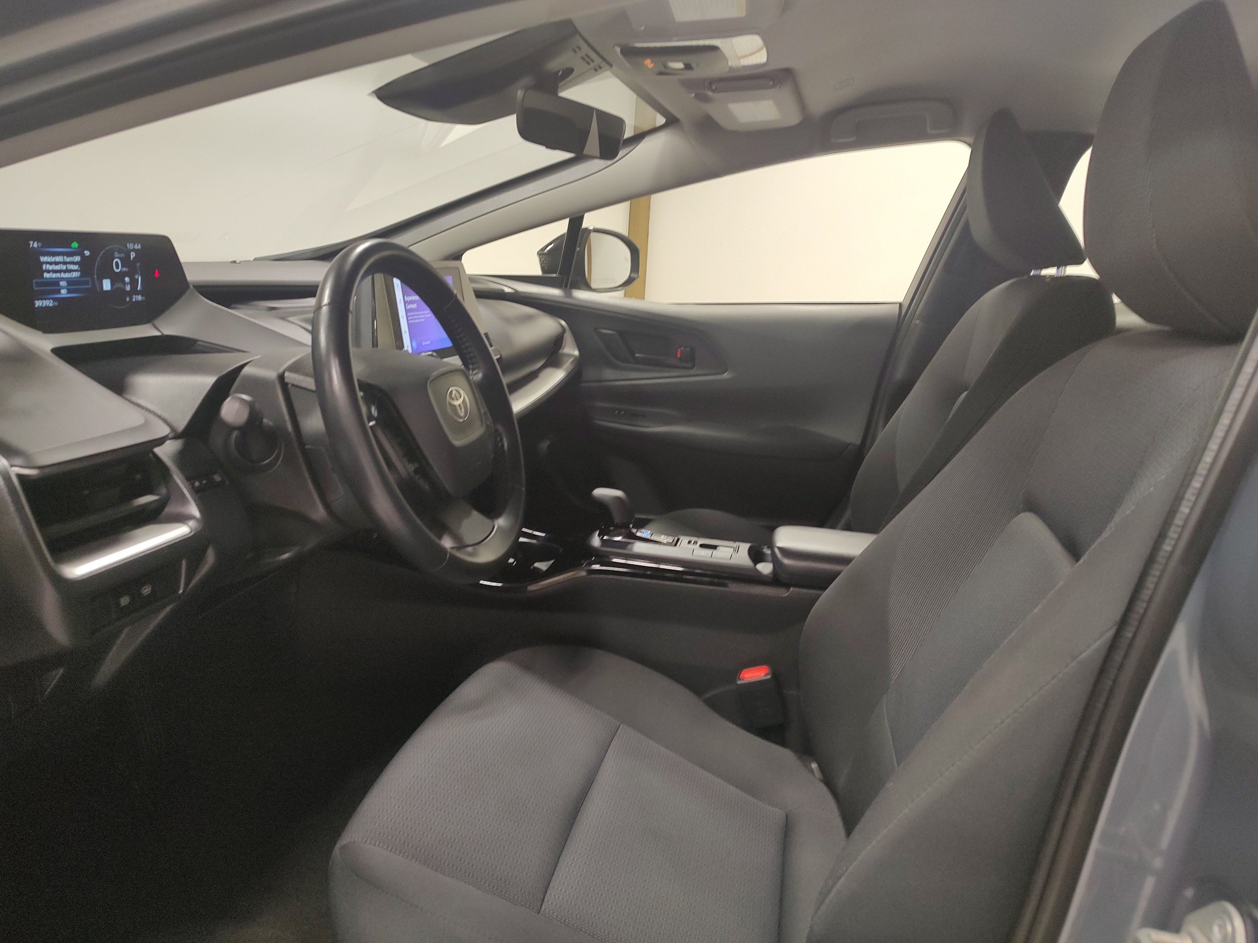 Used 2025 Toyota Prius LE FWD image 10