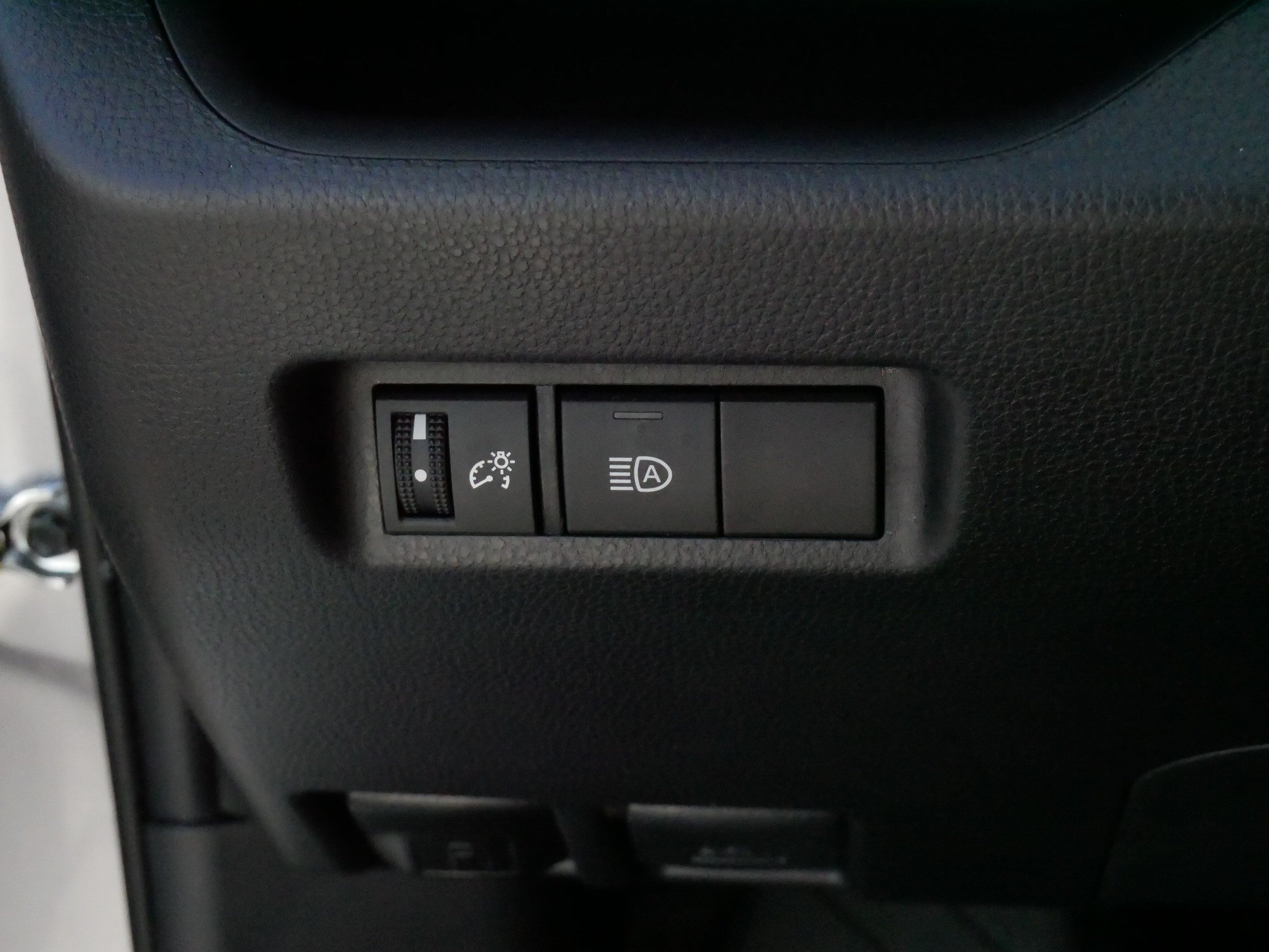 Certified 2025 Toyota RAV4 XLE AWD/4WD image 27