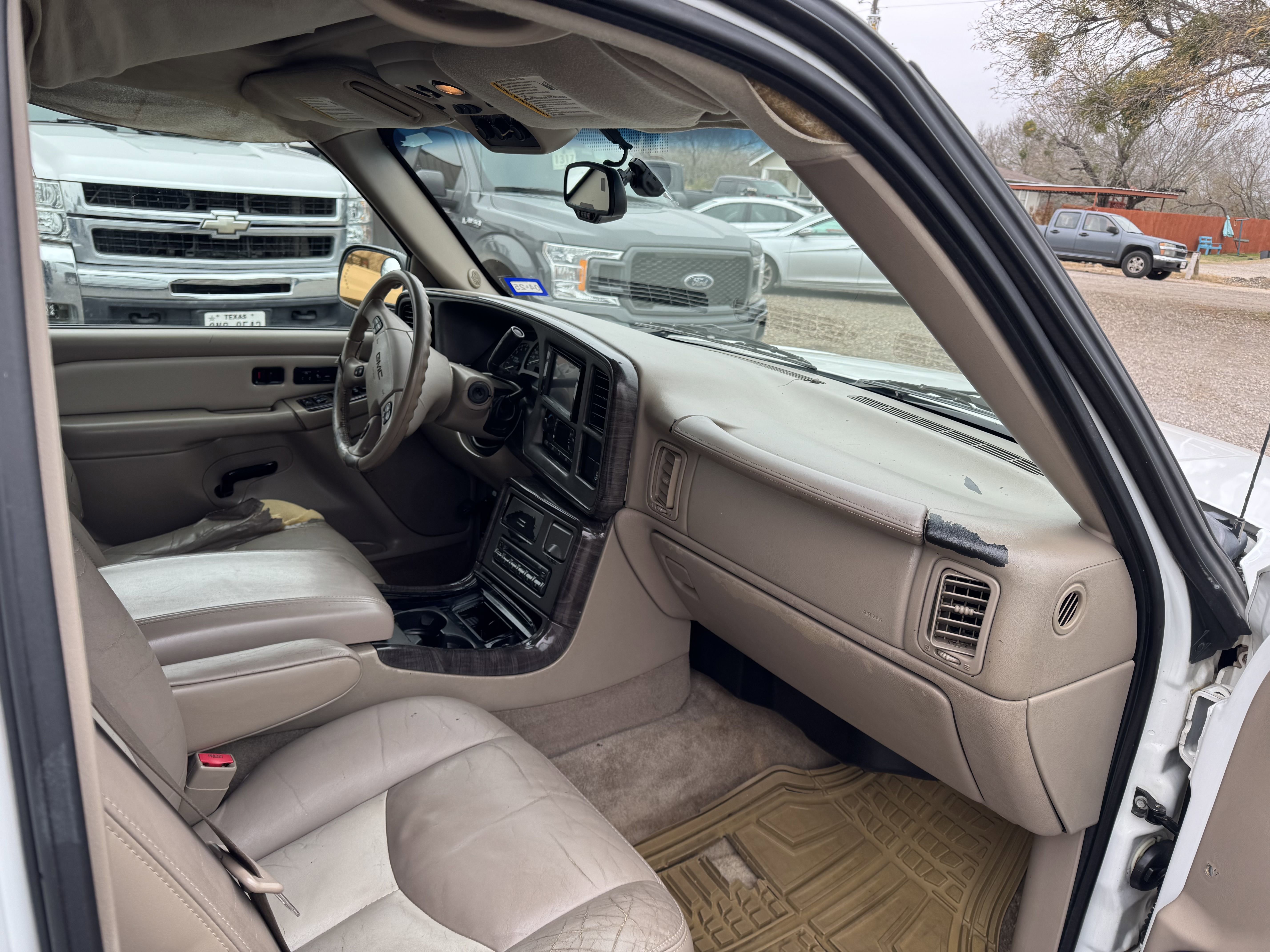 Used 2004 GMC Yukon XL Denali image 21