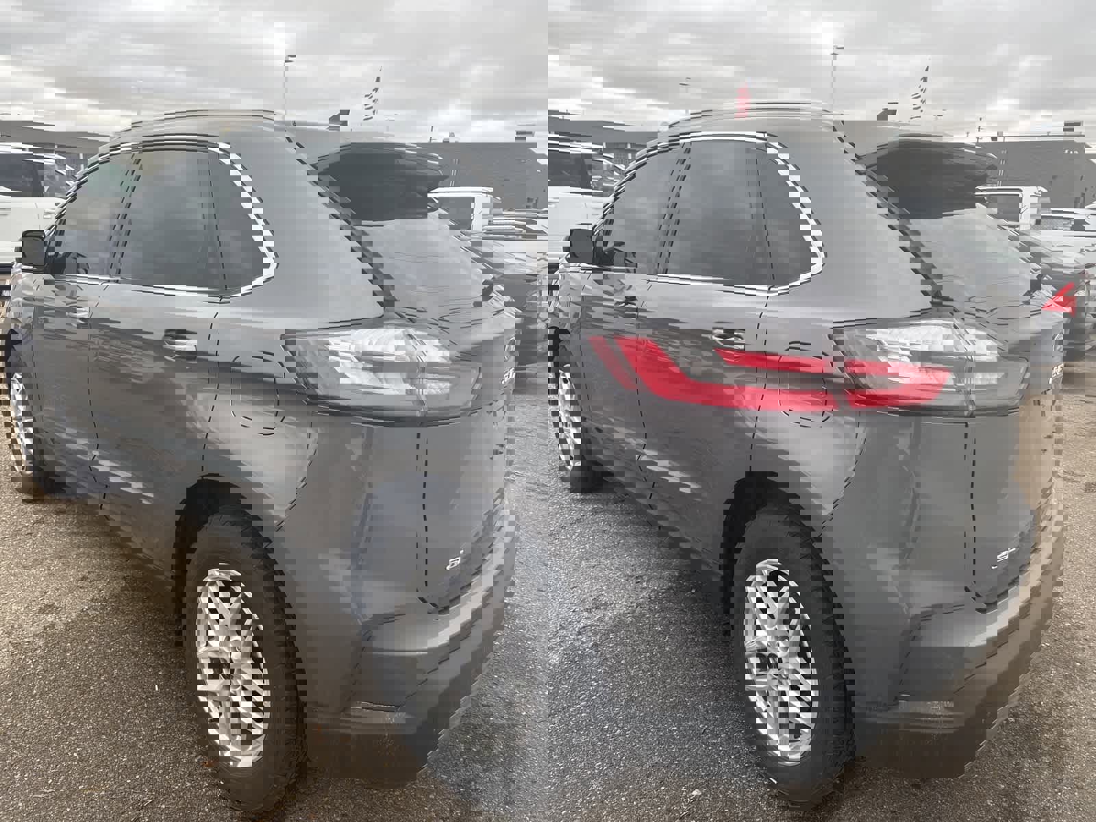 Used 2023 Ford Edge SEL image 8