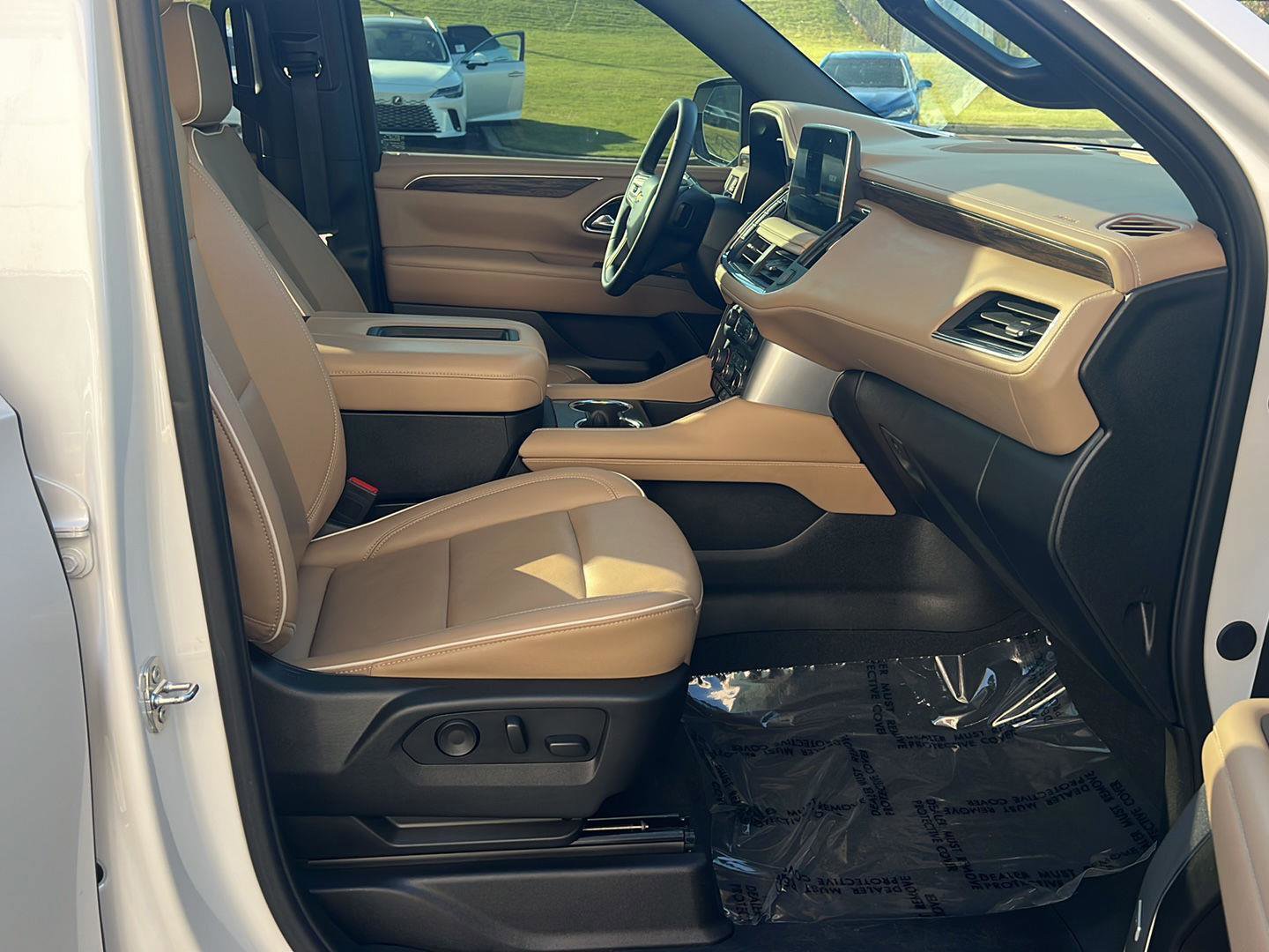 Used 2023 Chevrolet Tahoe Premier AWD/4WD image 15