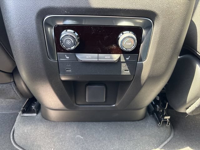 New 2026 Chevrolet Suburban Premier w/ Sun And Tow Package AWD/4WD image 33