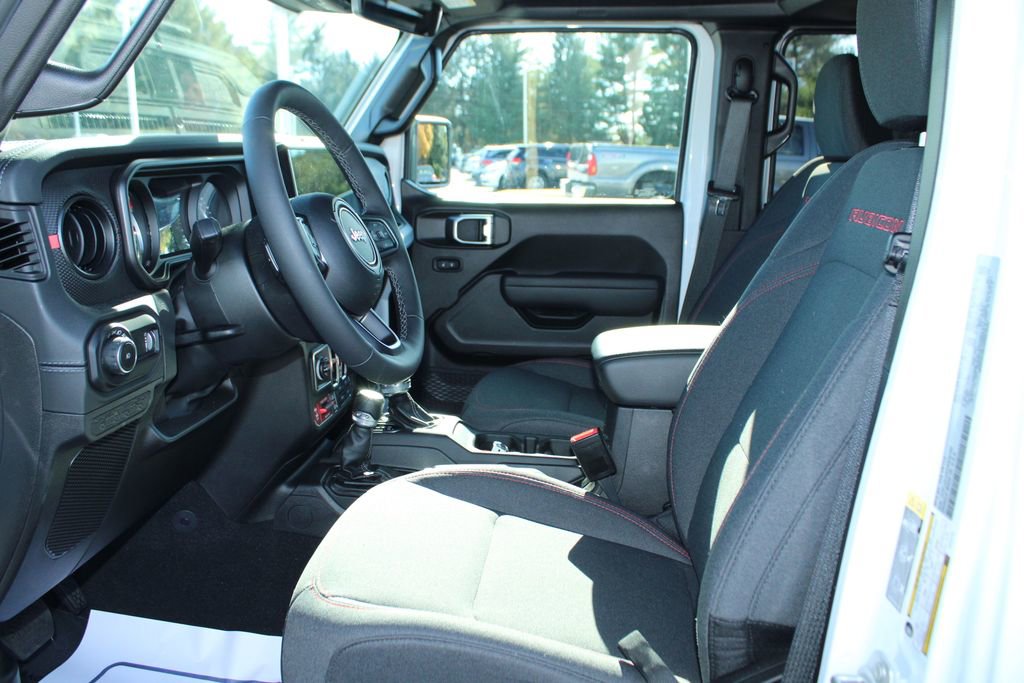 Used 2025 Jeep Wrangler Unlimited Rubicon w/ Technology Group image 20