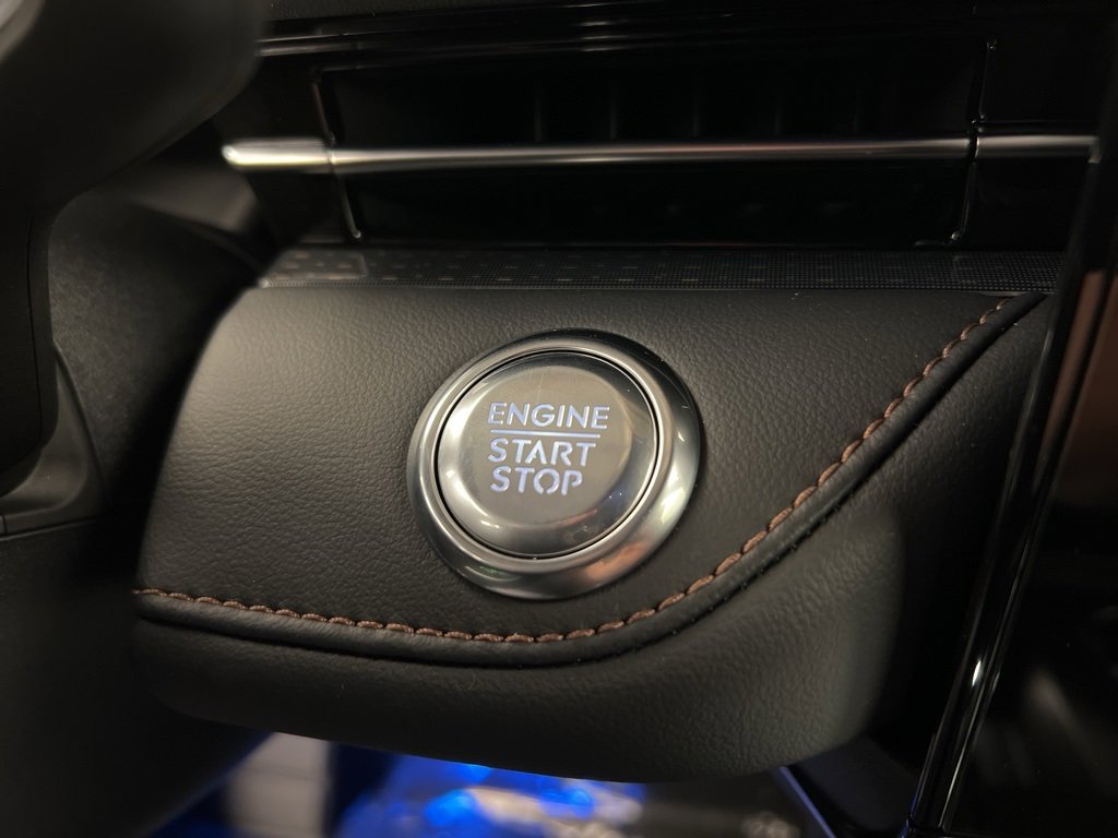 Used 2025 Lincoln Nautilus Premier w/ Equipment Group 102A image 18