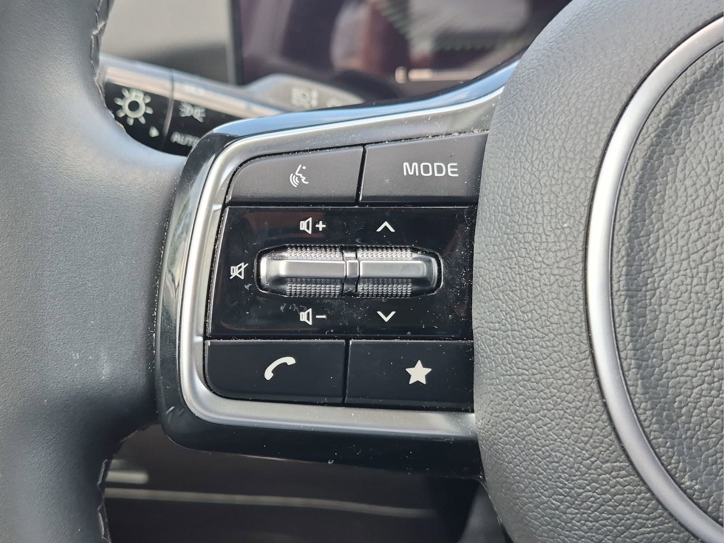 Used 2025 Kia Sorento S FWD image 13
