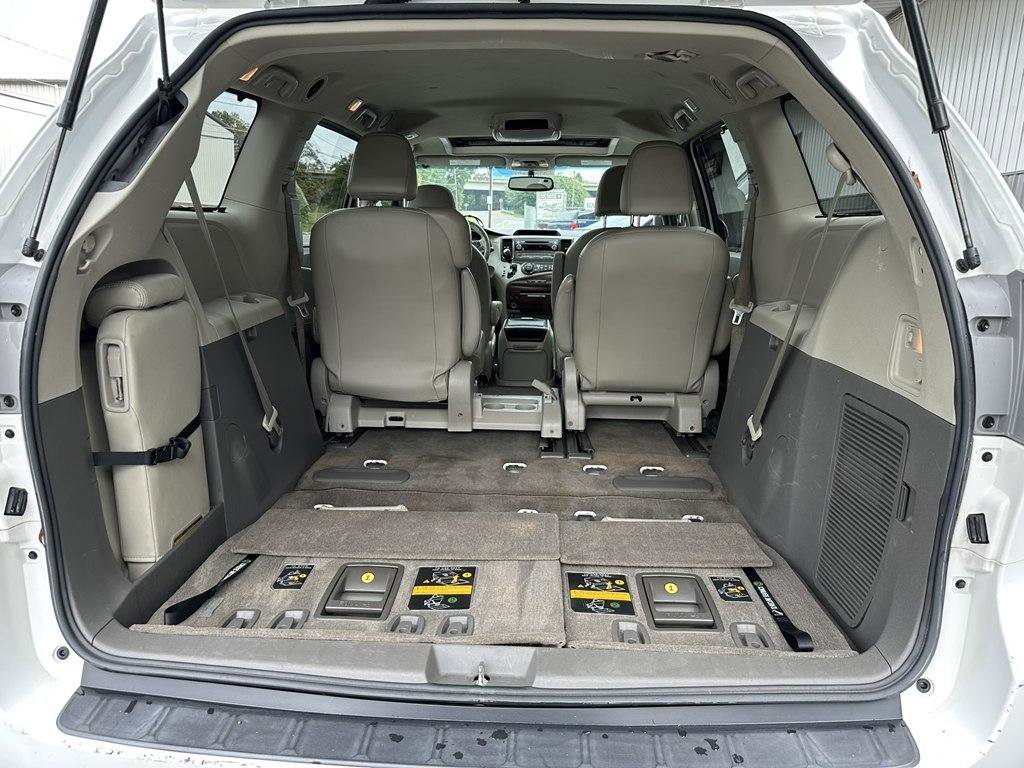 Used 2013 Toyota Sienna XLE FWD image 21