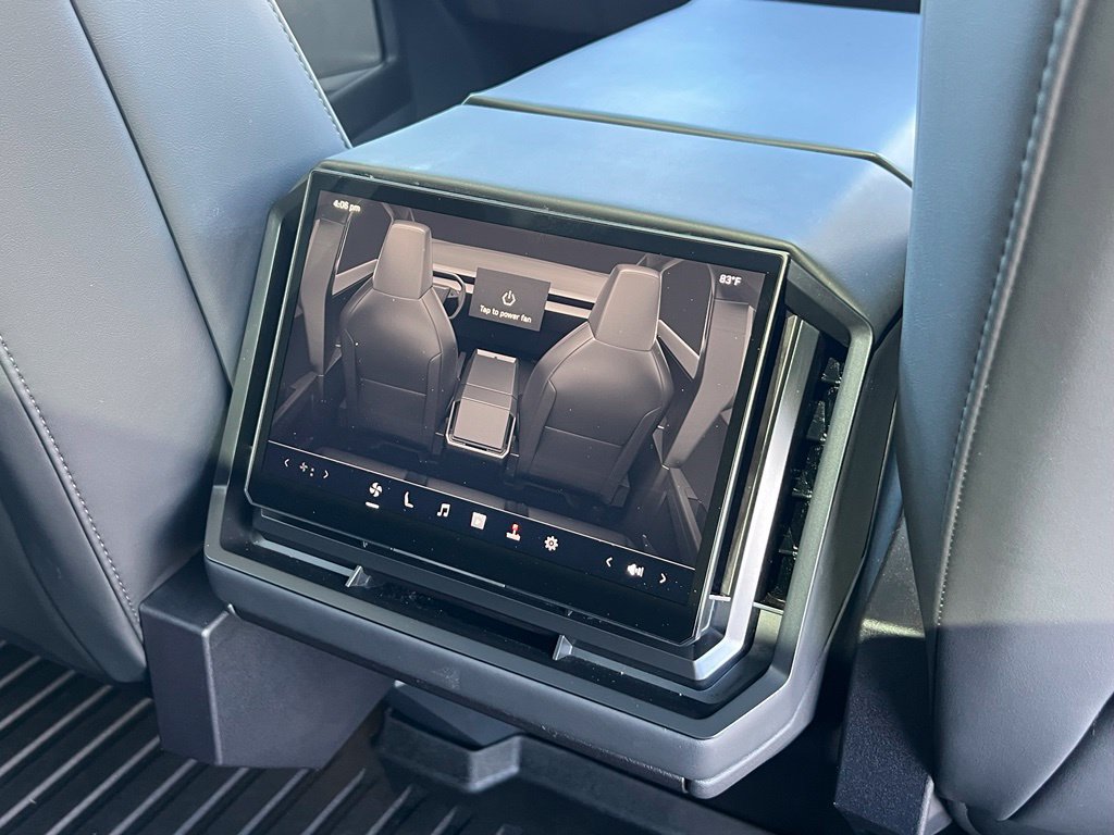 Used 2024 Tesla Cybertruck AWD Crew Cab image 19