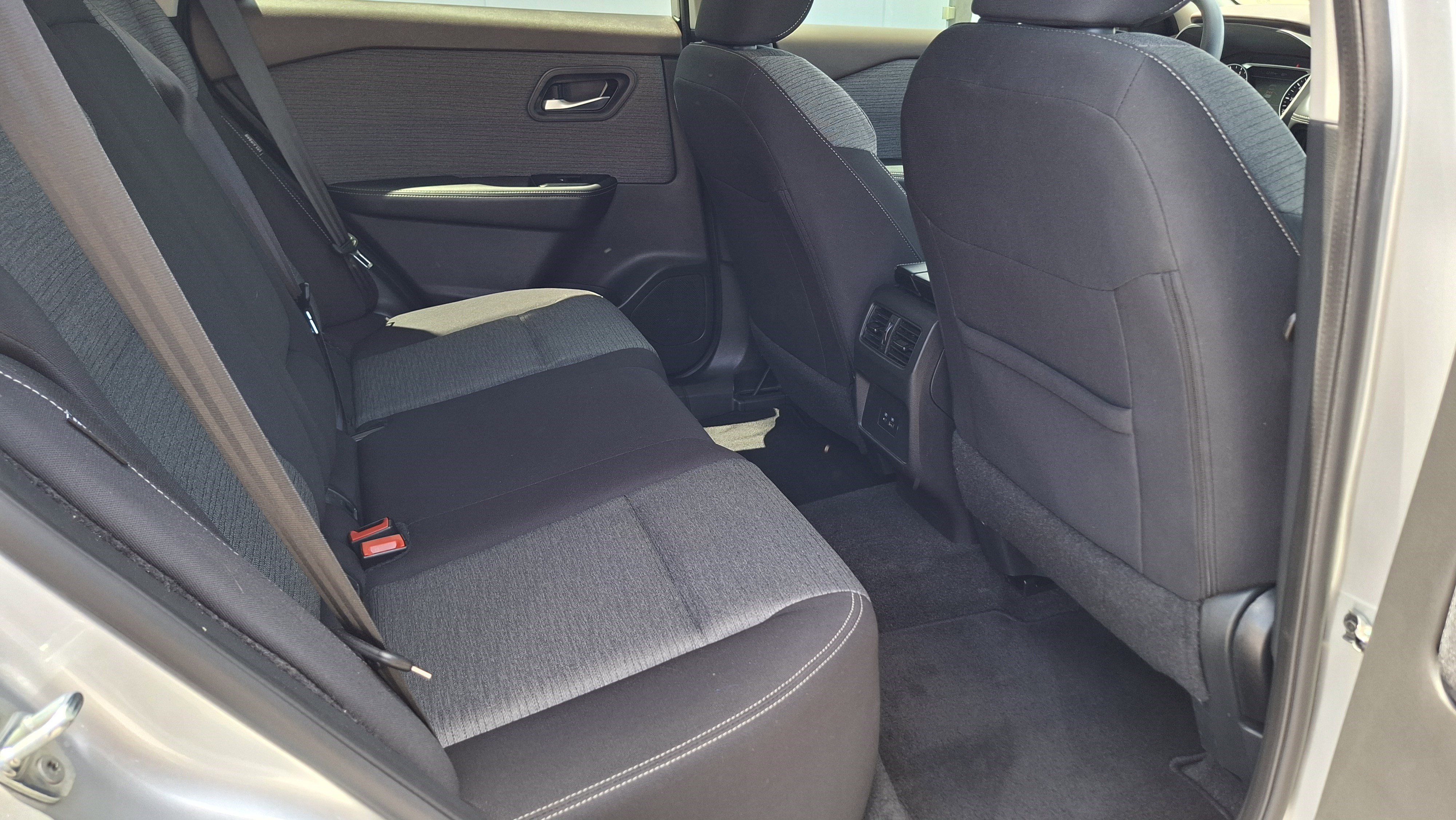 Used 2023 Nissan Rogue SV FWD image 22