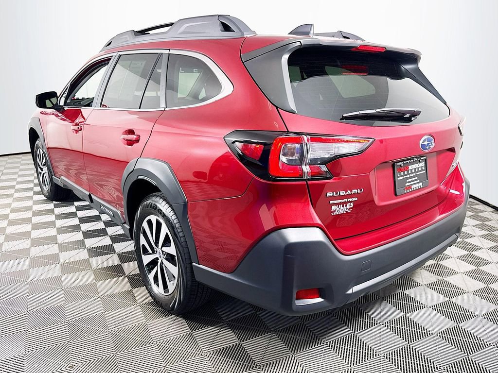 Used 2025 Subaru Outback Premium image 5