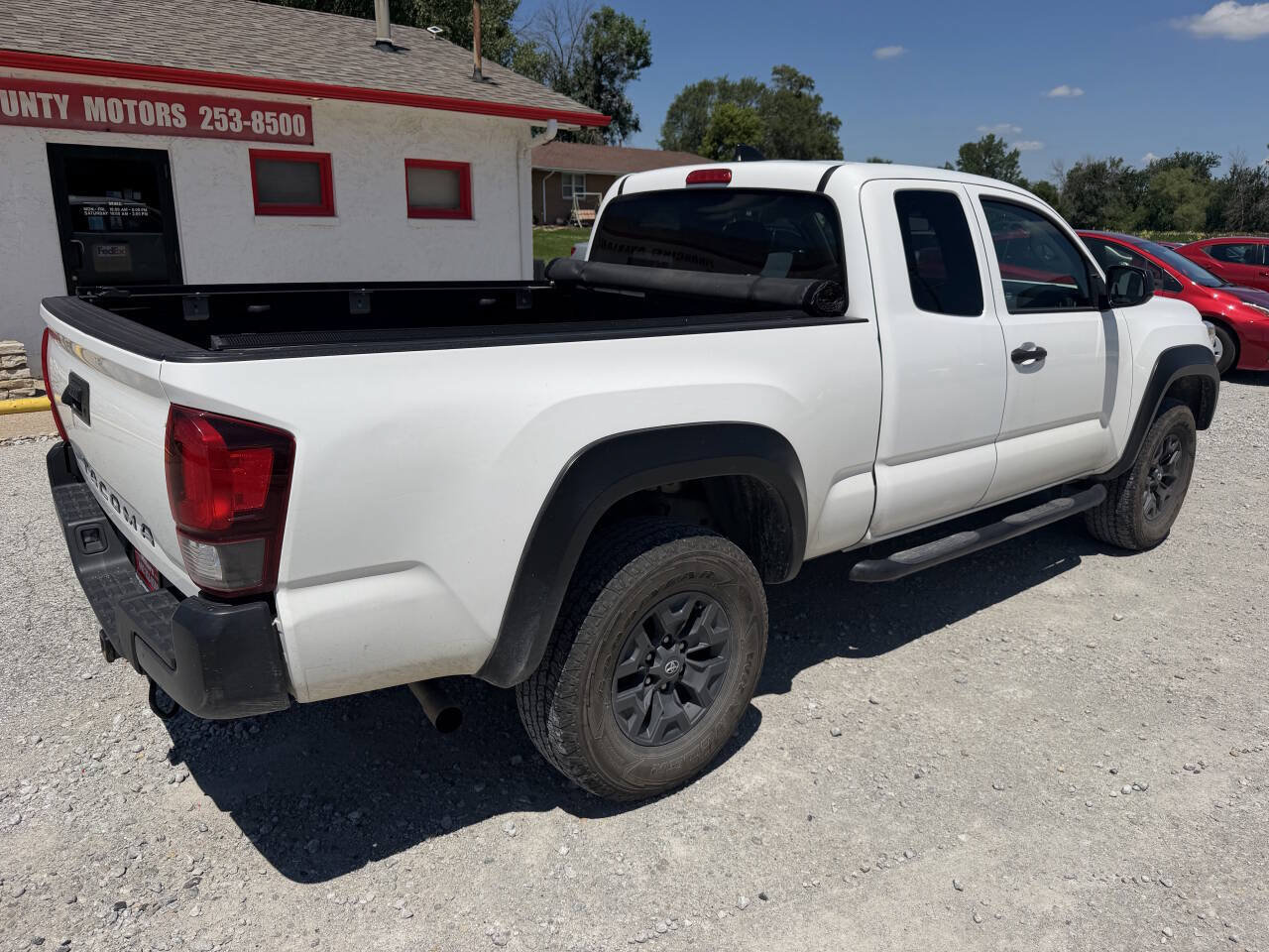 Used 2020 Toyota Tacoma SR RWD image 3