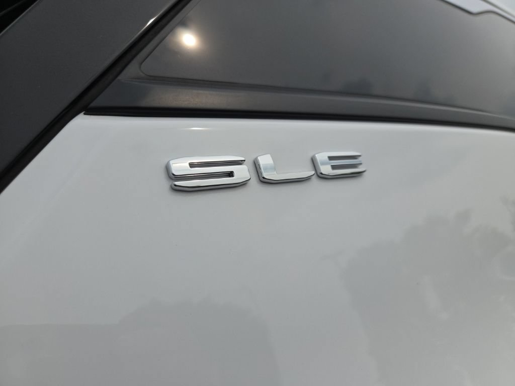 Used 2024 GMC Terrain SLE w/ Driver Convenience Package FWD image 19