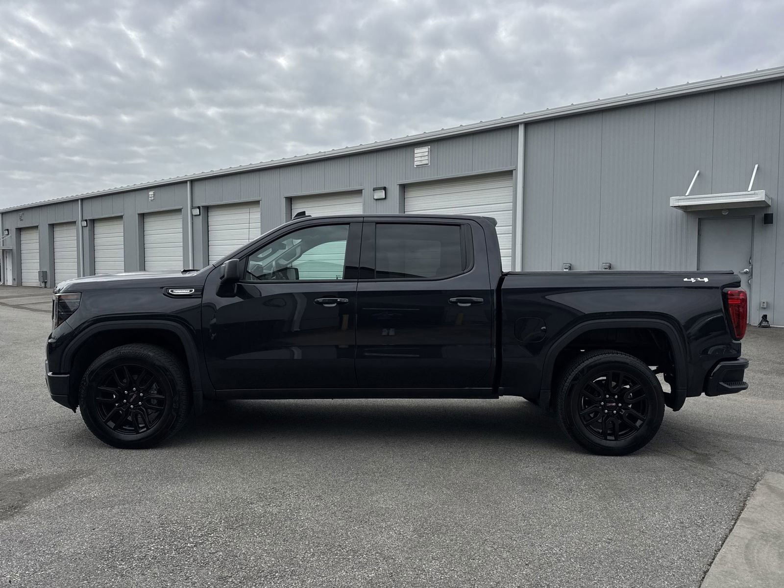 Used 2025 GMC Sierra 1500 Elevation image 7
