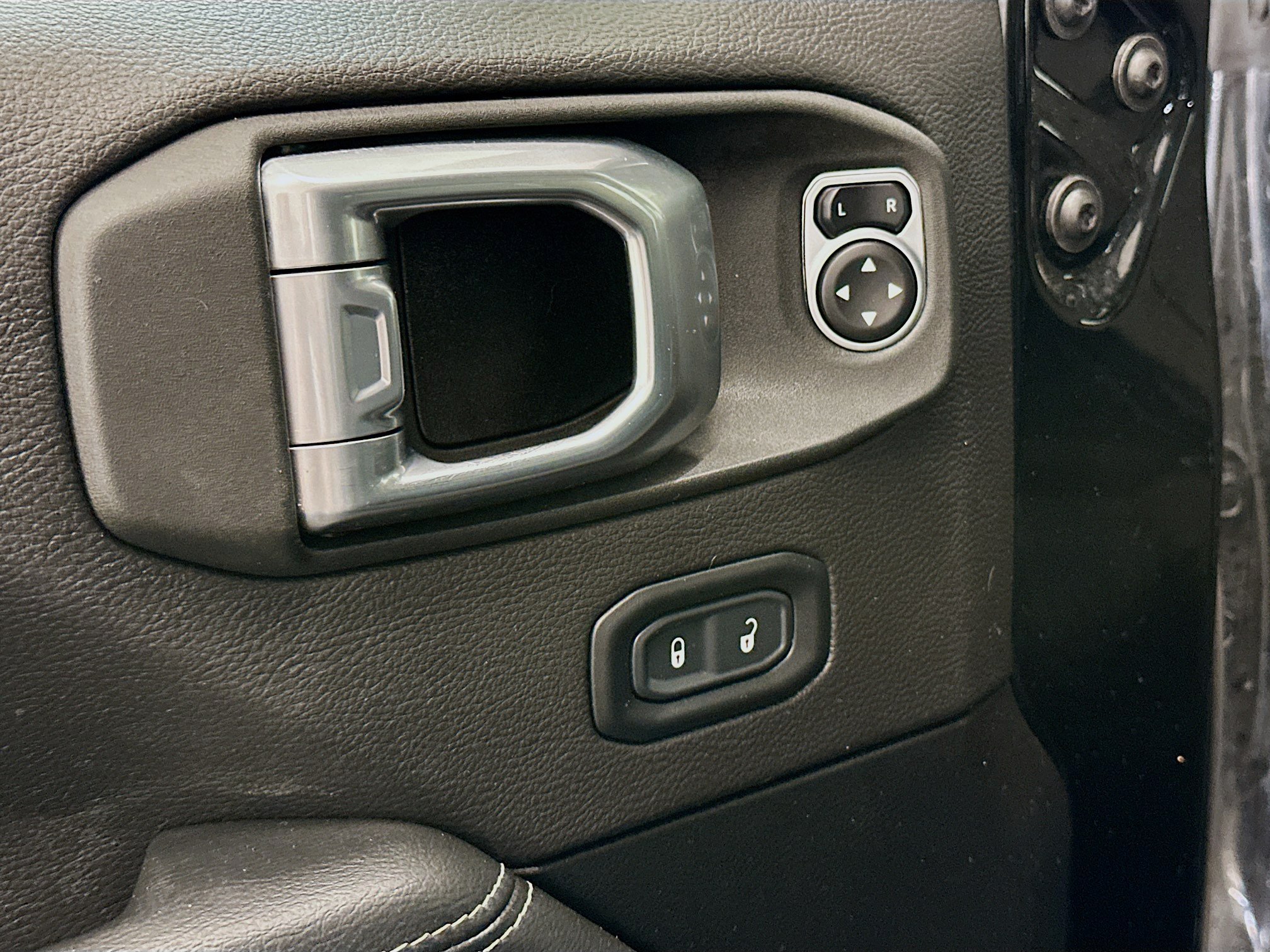 Used 2023 Jeep Wrangler Unlimited Sahara w/ Cold Weather Group AWD/4WD image 15