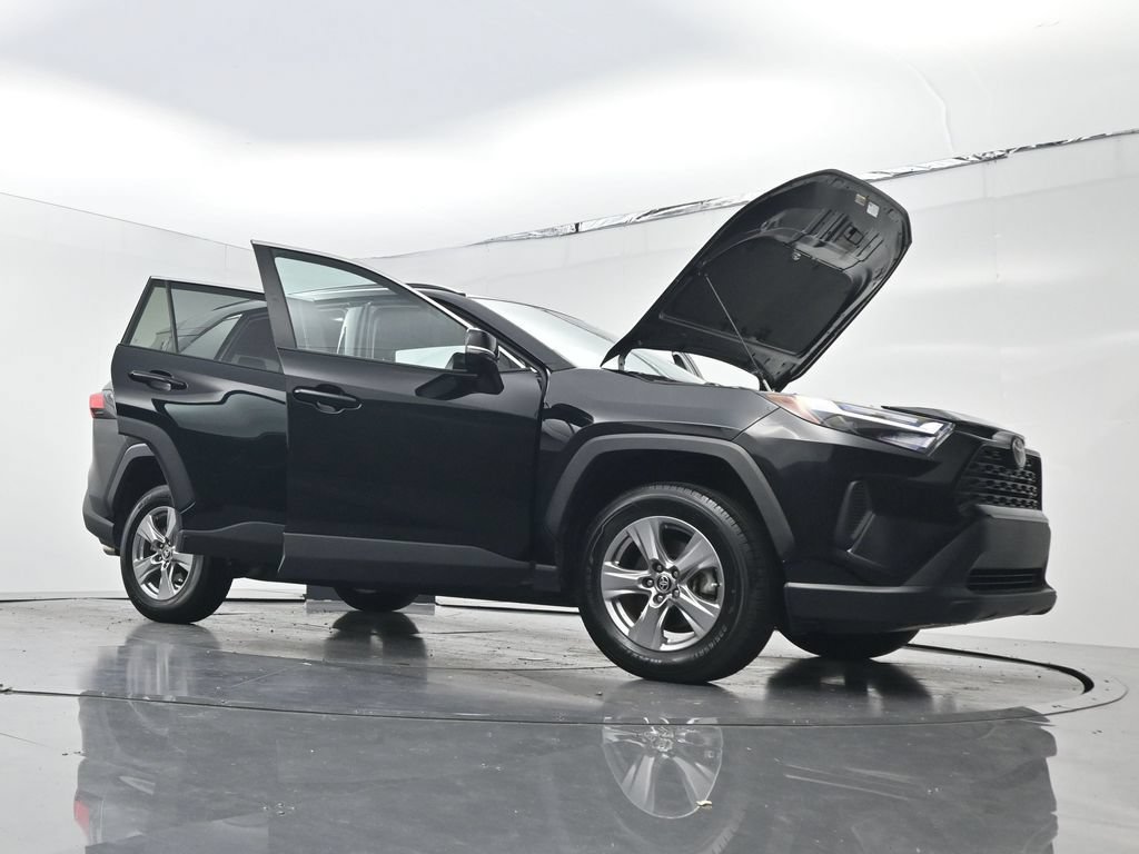 Used 2024 Toyota RAV4 XLE AWD/4WD image 29