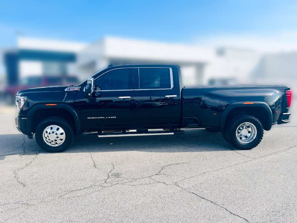 Used 2024 GMC Sierra 3500 Denali w/ Denali Reserve Package AWD/4WD image 2