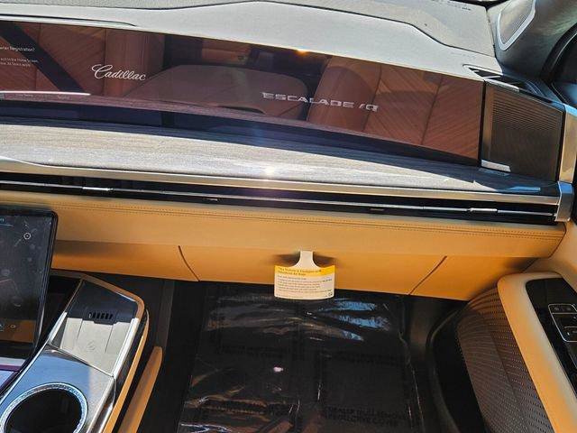 New 2026 Cadillac Escalade IQ Luxury 2 w/ LPO, Radiant Package image 38