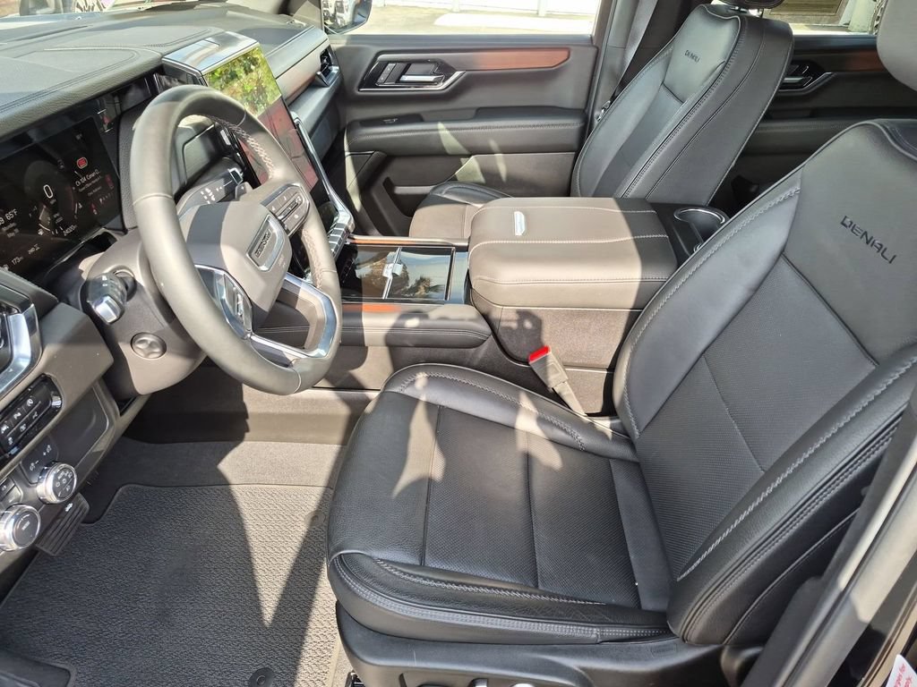 Used 2025 GMC Yukon Denali AWD/4WD image 12