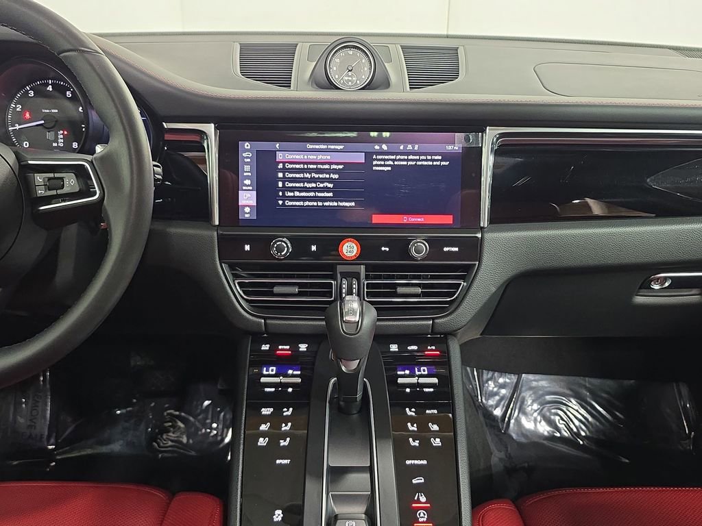 Used 2025 Porsche Macan image 16