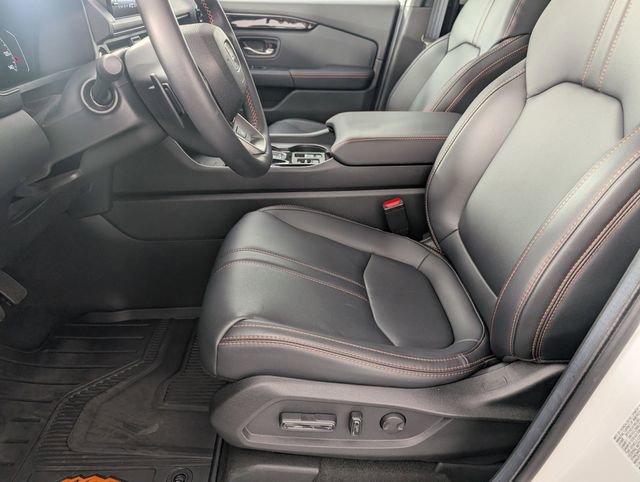Used 2025 Honda Pilot TrailSport image 14
