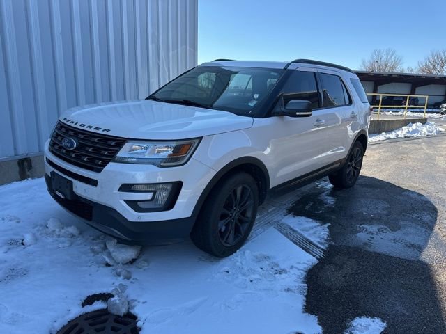Used 2017 Ford Explorer XLT w/ Equipment Group 202A image 17