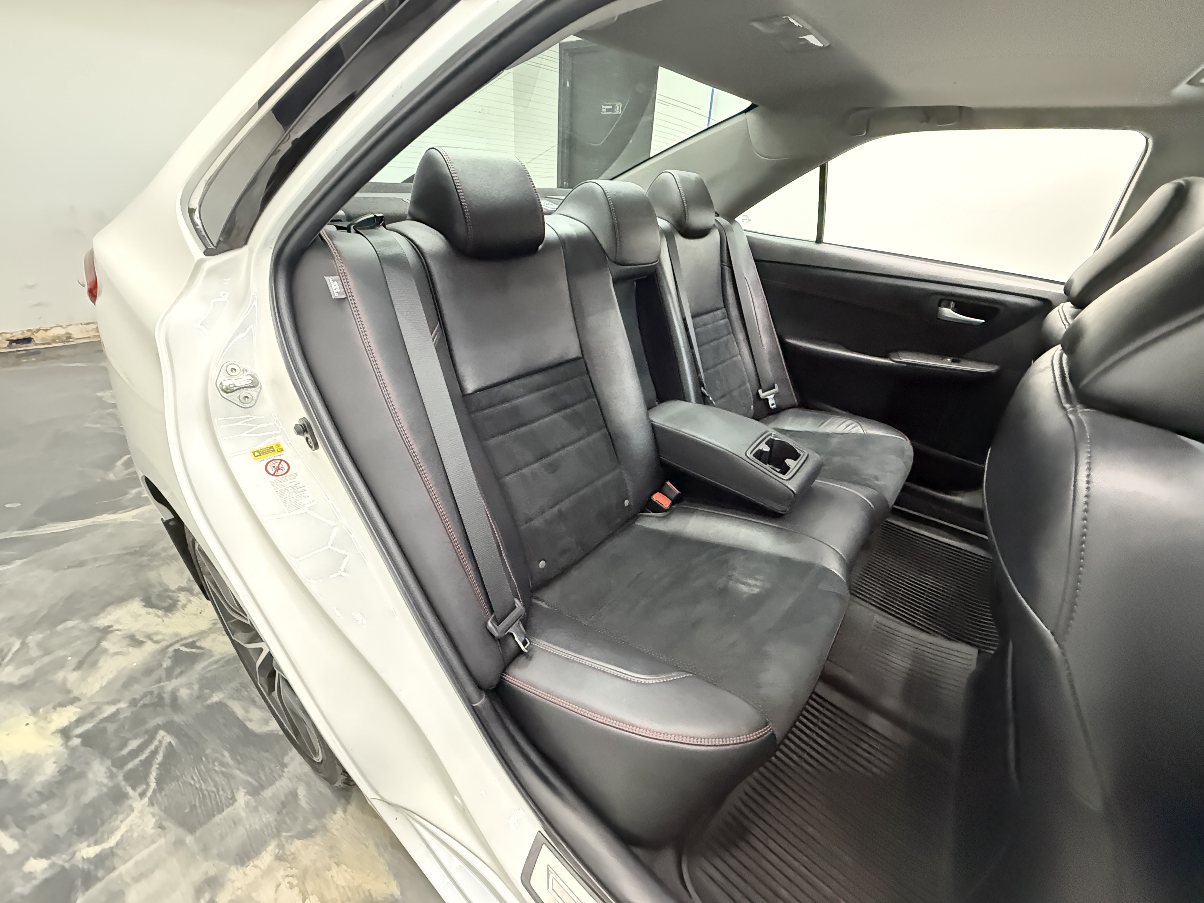 Used 2017 Toyota Camry XSE FWD image 23
