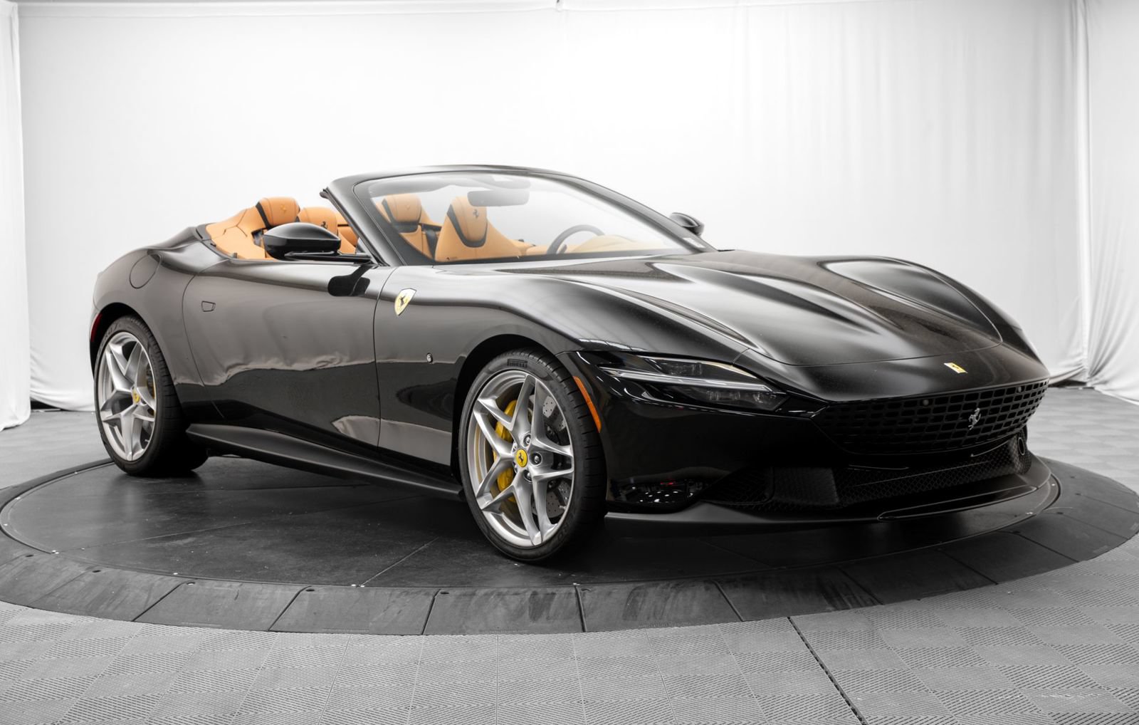 Used 2024 Ferrari Roma Spider RWD image 9