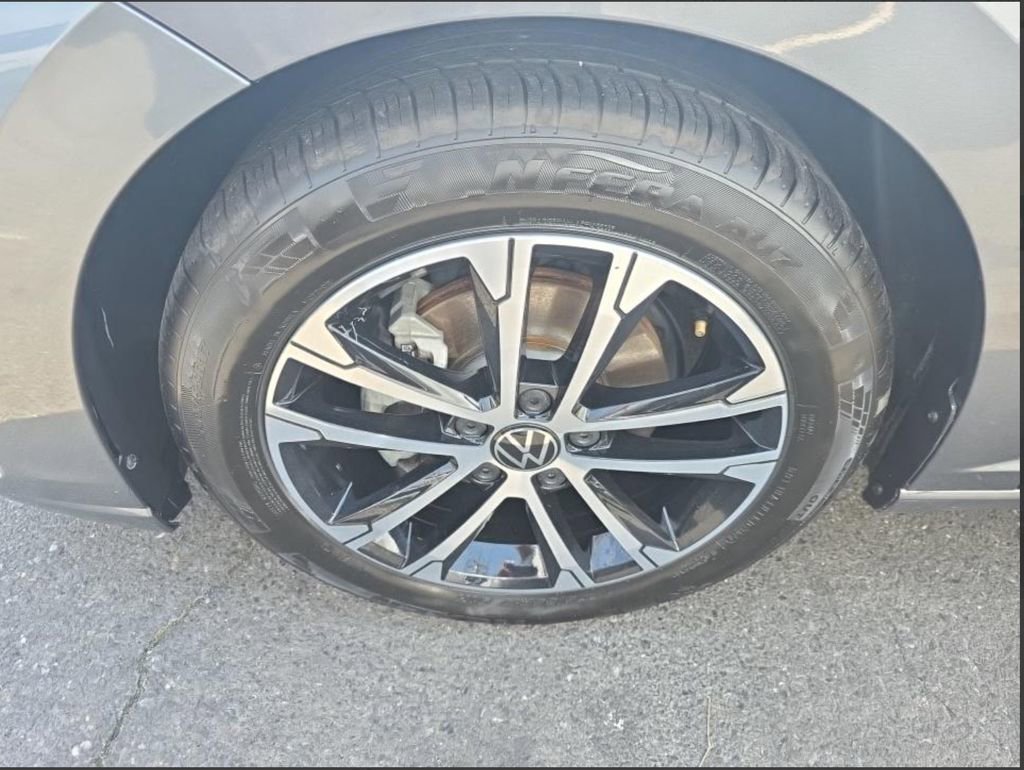 Used 2025 Volkswagen Jetta Sport image 9