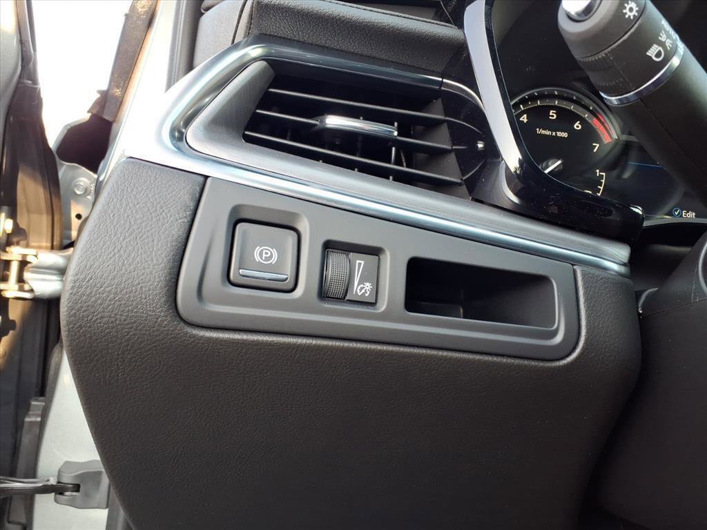 New 2025 Cadillac XT5 Luxury image 17