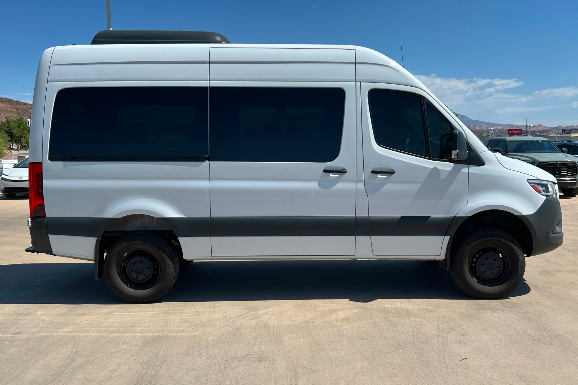 Used 2022 Mercedes-Benz Sprinter 2500 image 6