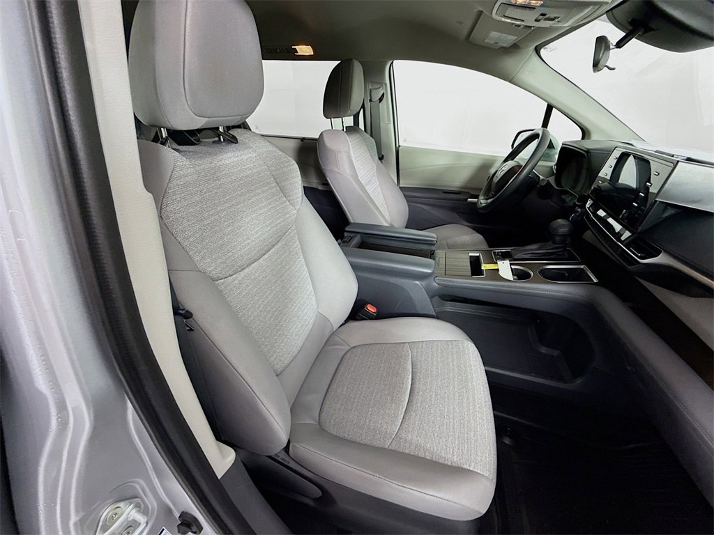 Used 2022 Toyota Sienna LE image 28