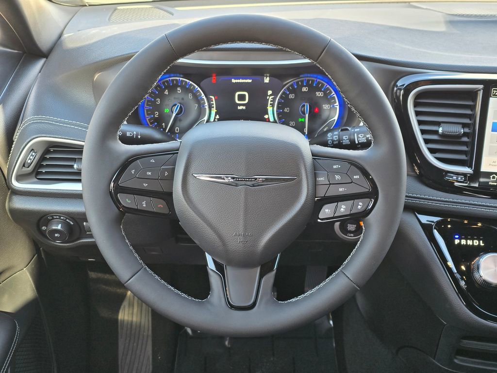 New 2026 Chrysler Pacifica Select image 7