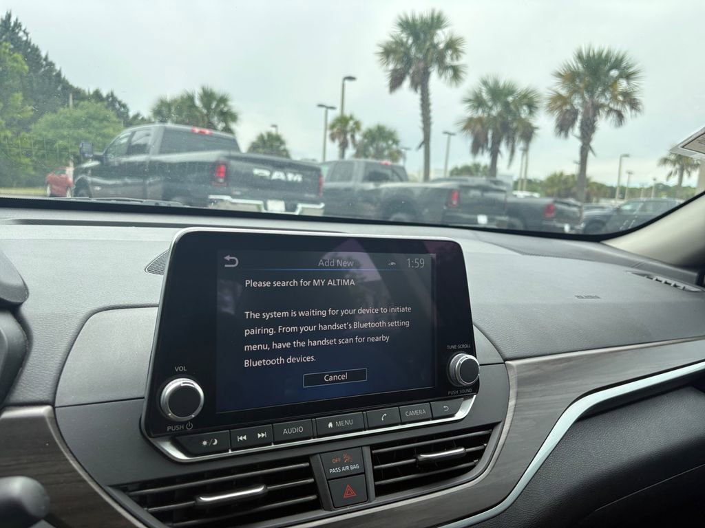 Used 2025 Nissan Altima 2.5 SV image 17