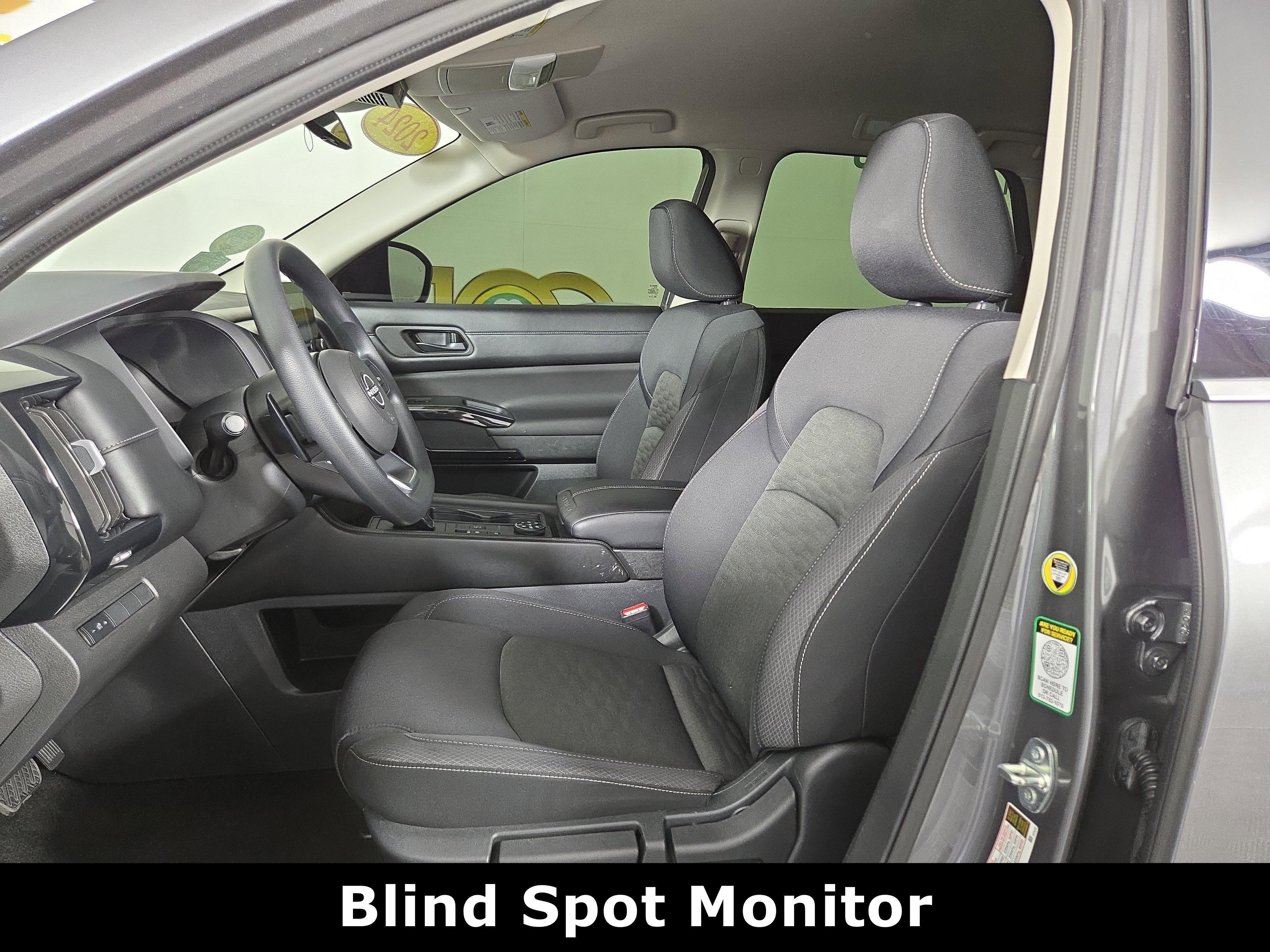 Used 2024 Nissan Pathfinder S image 10