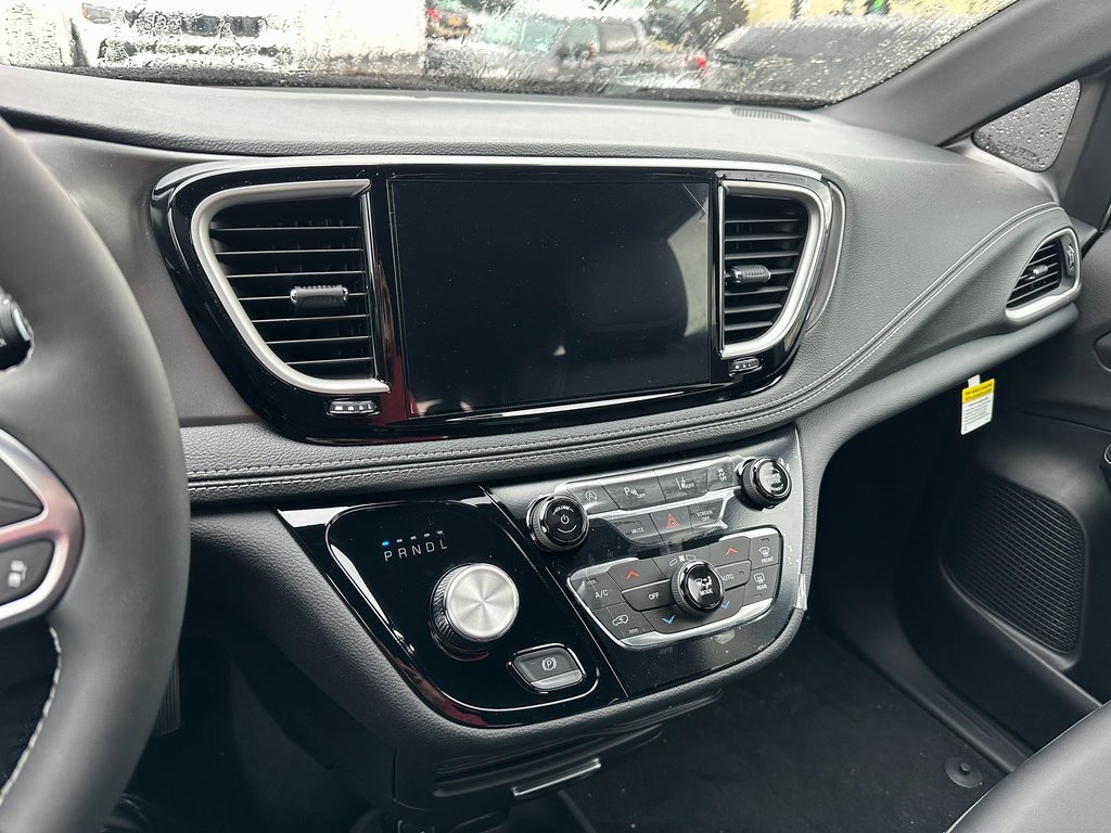 New 2026 Chrysler Pacifica Select image 3