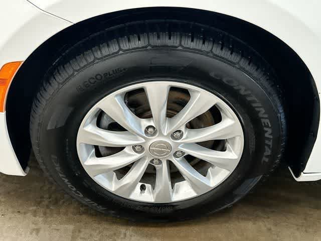Used 2019 Chrysler Pacifica Touring-L FWD image 5