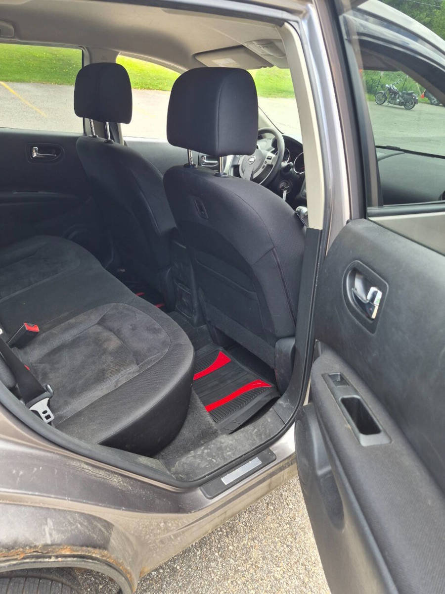 Used 2010 Nissan Rogue S w/ 360 Degree Value Pkg AWD/4WD image 11