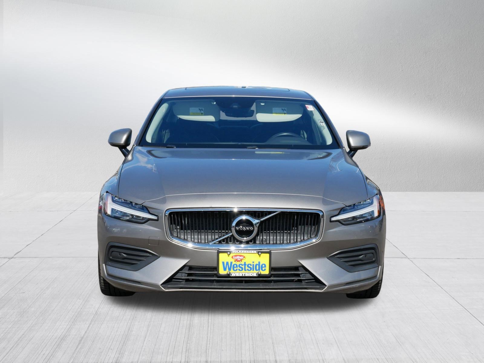 Used 2019 Volvo S60 T6 Momentum w/ Premium Package image 2