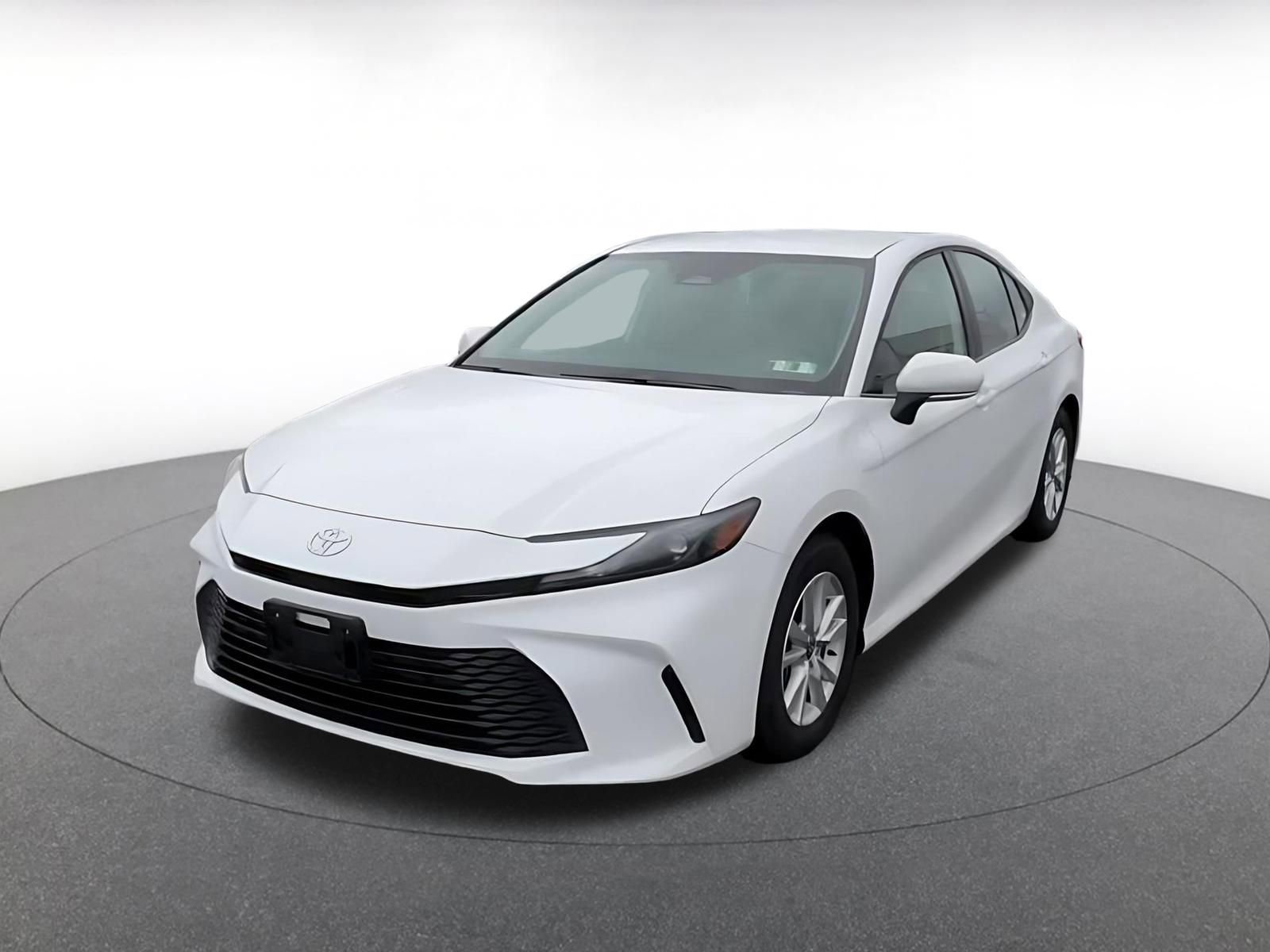 Used 2025 Toyota Camry LE FWD image 5