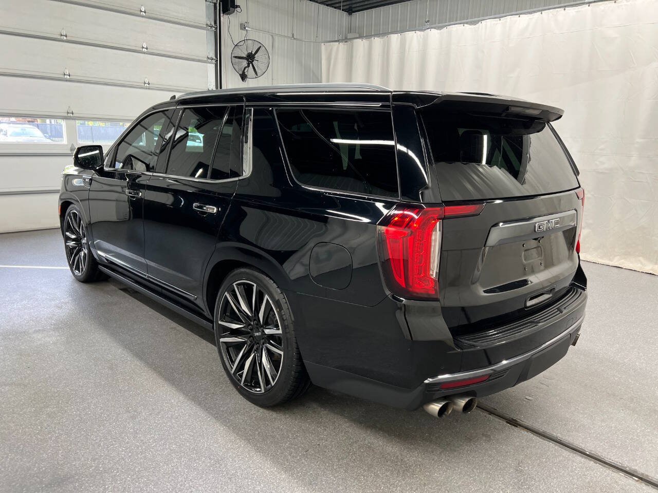 Used 2023 GMC Yukon Denali Ultimate AWD/4WD image 6