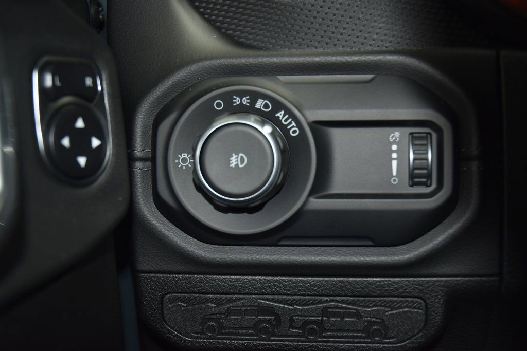 Used 2024 Jeep Wrangler Rubicon w/ Safety Group image 35