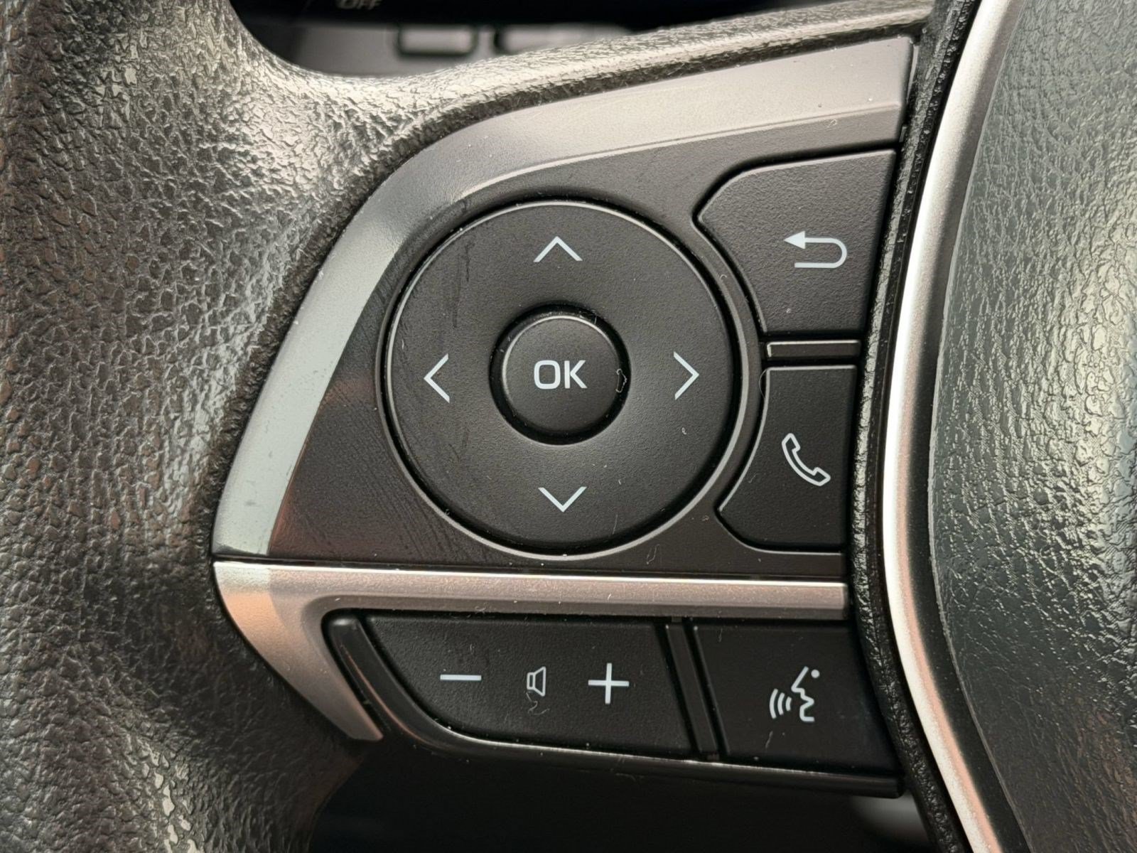 Used 2023 Toyota Camry LE w/ Convenience Package FWD image 18