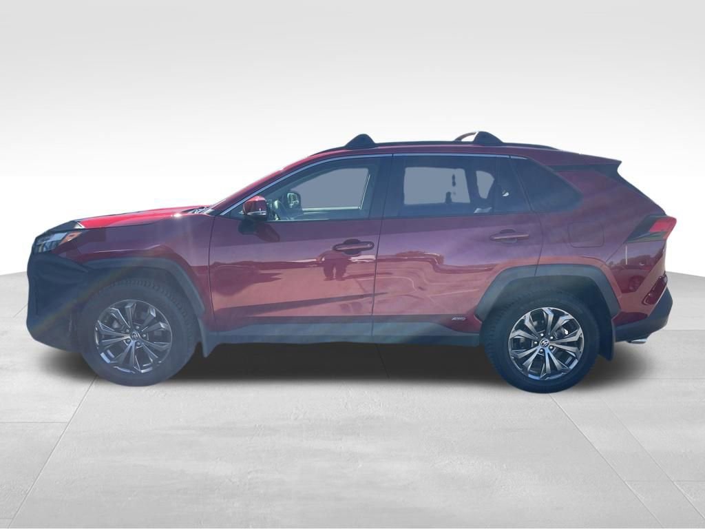 Used 2022 Toyota RAV4 XLE Premium AWD/4WD image 4