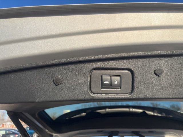 Used 2025 Nissan Pathfinder SV image 5