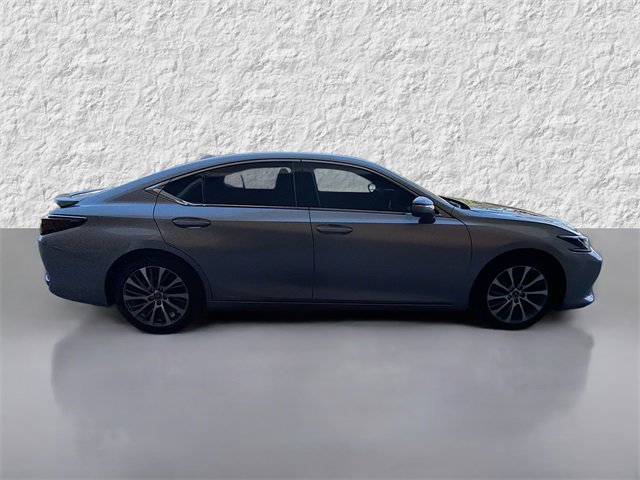 Used 2019 Lexus ES 300h image 2