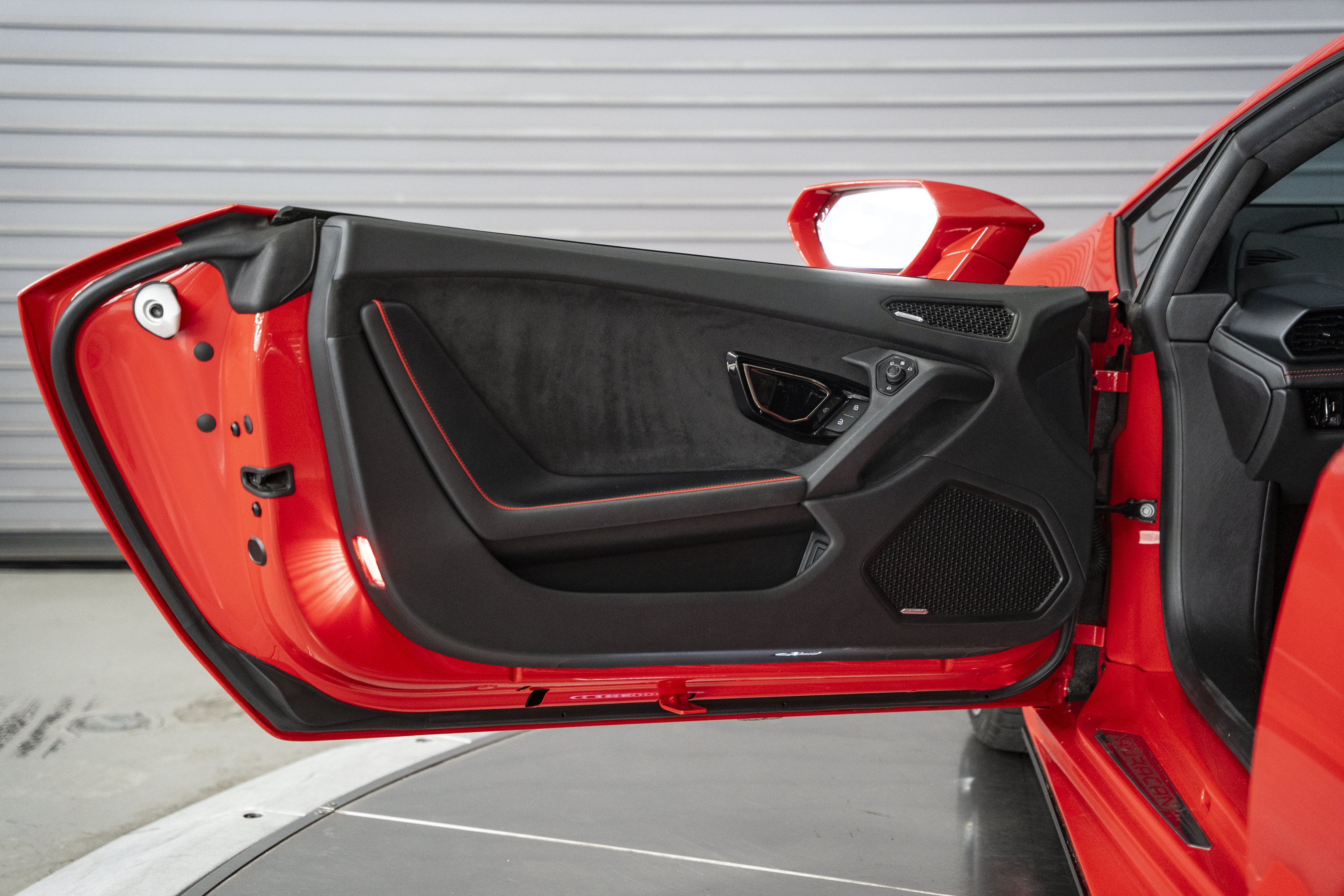 Used 2020 Lamborghini Huracan EVO AWD/4WD image 21