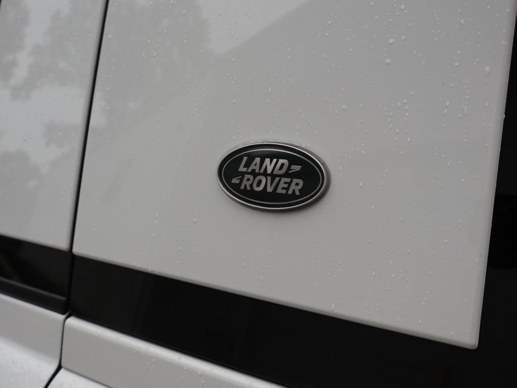 Used 2022 Land Rover Defender 110 X-Dynamic SE AWD/4WD image 9