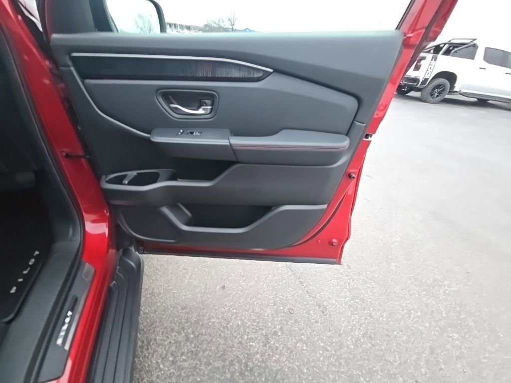 Used 2025 Honda Pilot Black Edition image 33