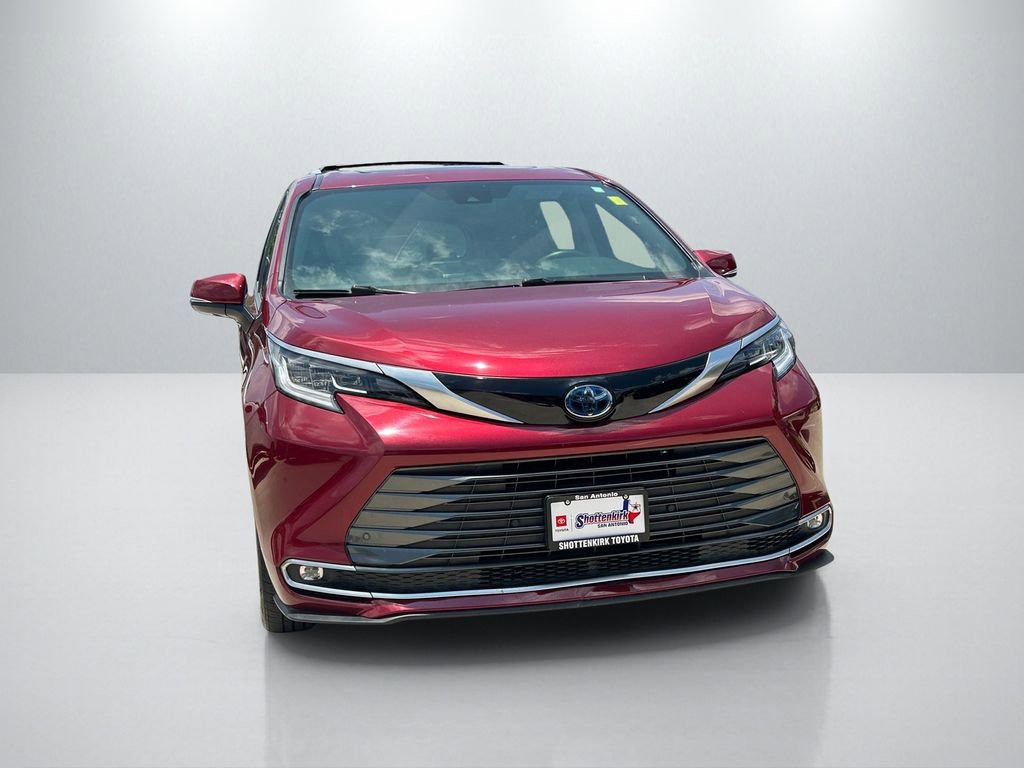 Used 2023 Toyota Sienna Limited FWD video 2